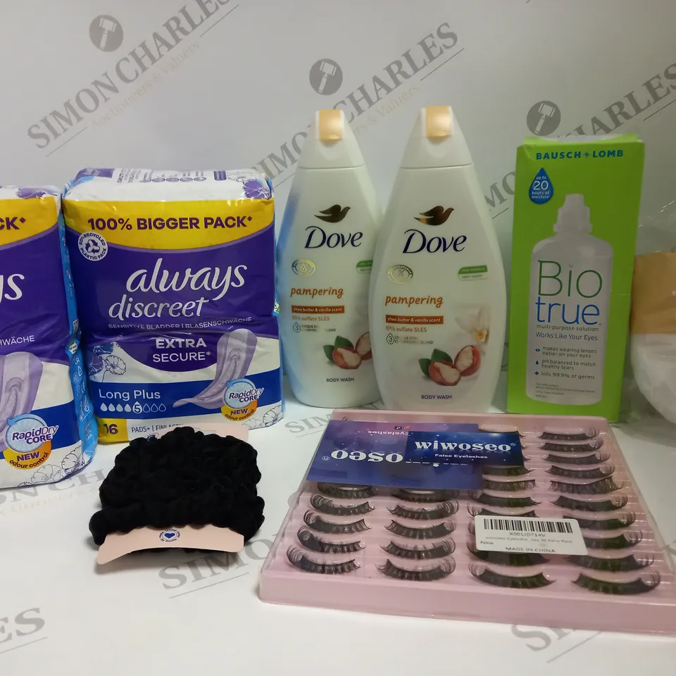 BOX OF APPROX 8 ASSORTED BEAUTY PRODUCTS TO INCLUDE DOVE BODY WASH, MASSAGE SPONGE, SOFT GRIP HAIR TIES, ETC