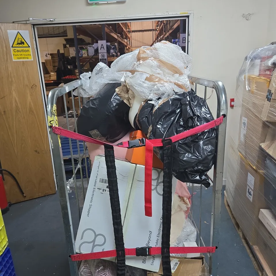 CAGE OF APPROXIMATELY 15 ASSORTED ITEMS TO INCLUDE ELECTRONIC STEPPER, HAND BAG ETC