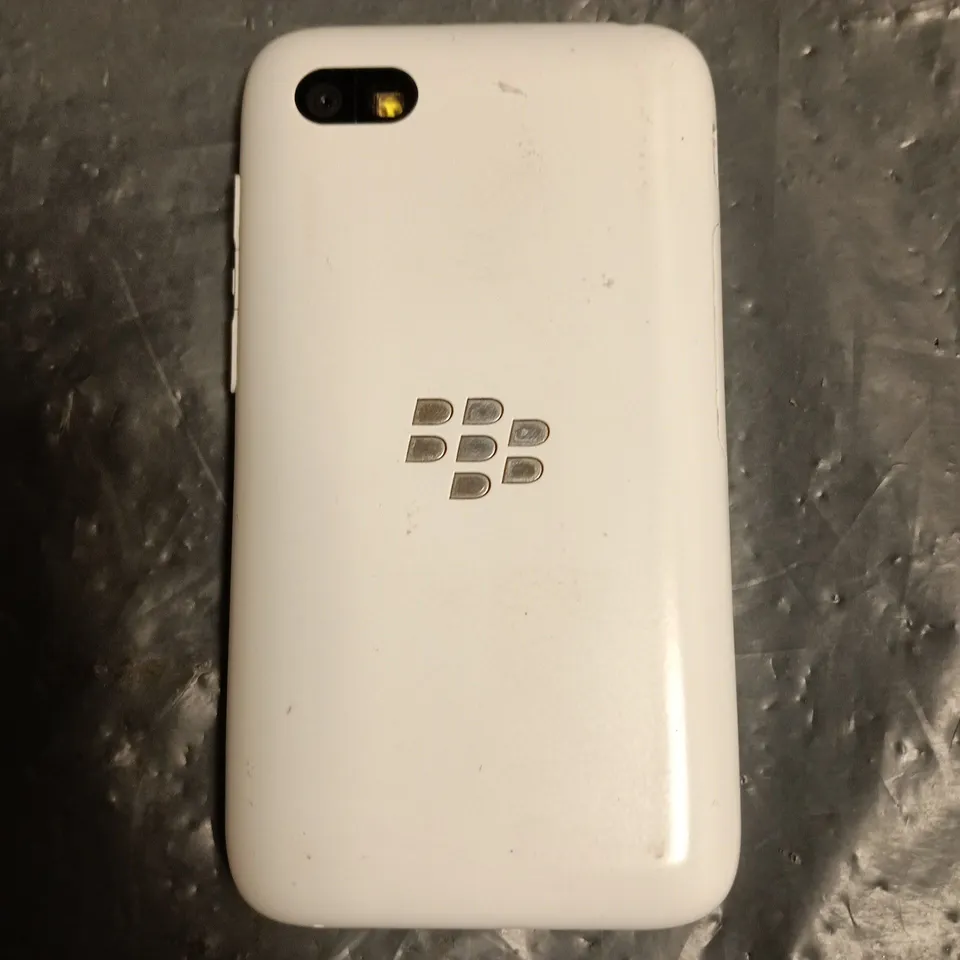 BLACKBERRY Q5 SMARTPHONE IN WHITE