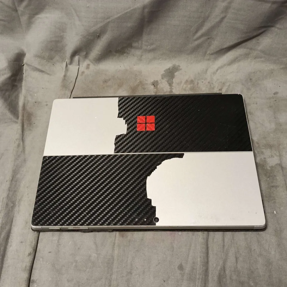 TABLET WITH KEYBOARD CASE