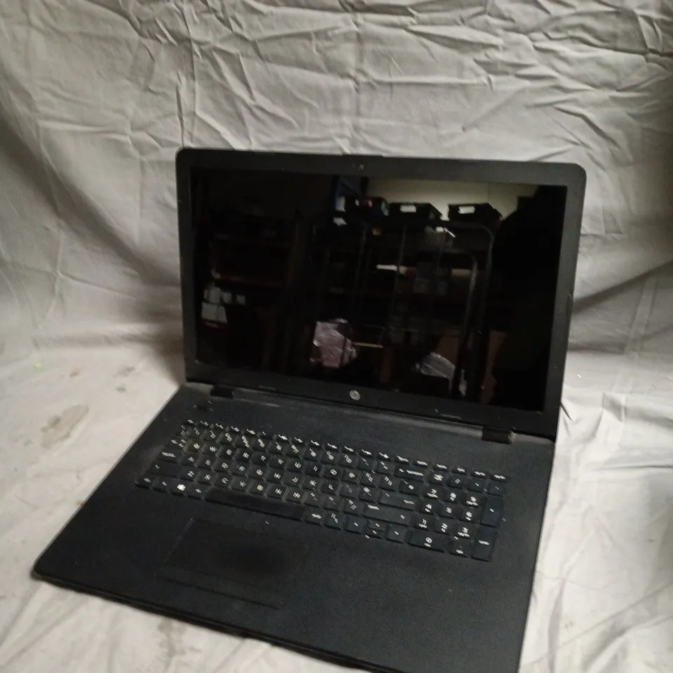 HP 17-AK0XX LAPTOP