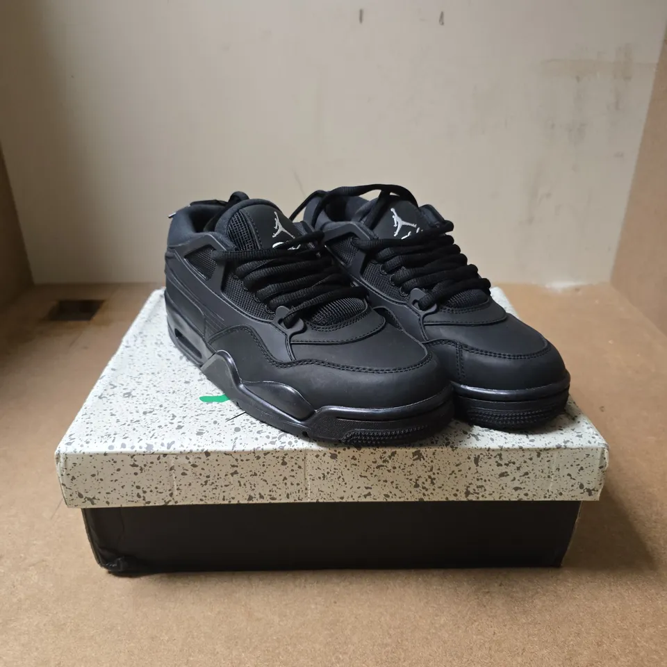 AIR JORDAN 4 RM TRAINERS – BLACK/WHITE, UK 6 