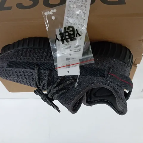 YEEZY BOOST 350 IN BLACK SIZE UK7