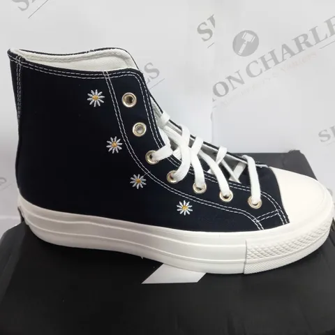 BOXED PAIR CONVERSE CTAS LIFT HI IN BALCK/LIGHT GOLD- SIZE 7.5