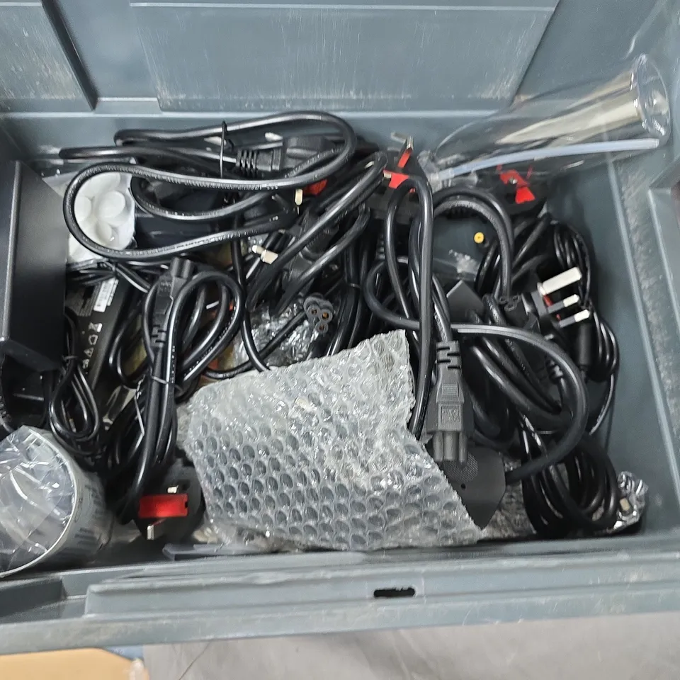 LOT OF ASSORTED HOUSEHOLD ITEMS TO INCLUDE AC ADAPTERS AND SPRAY BOTTLES