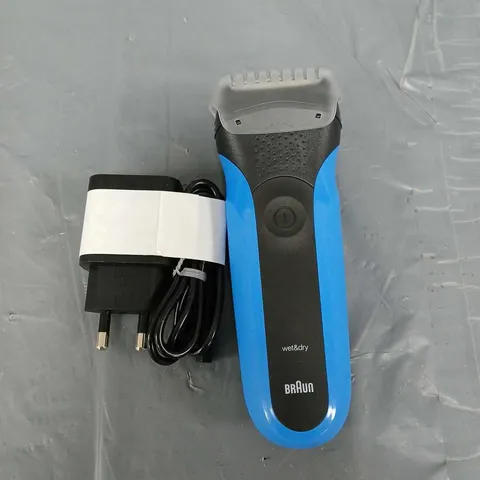 BRAUN SERIES 3 WET AND DRY SHAVER