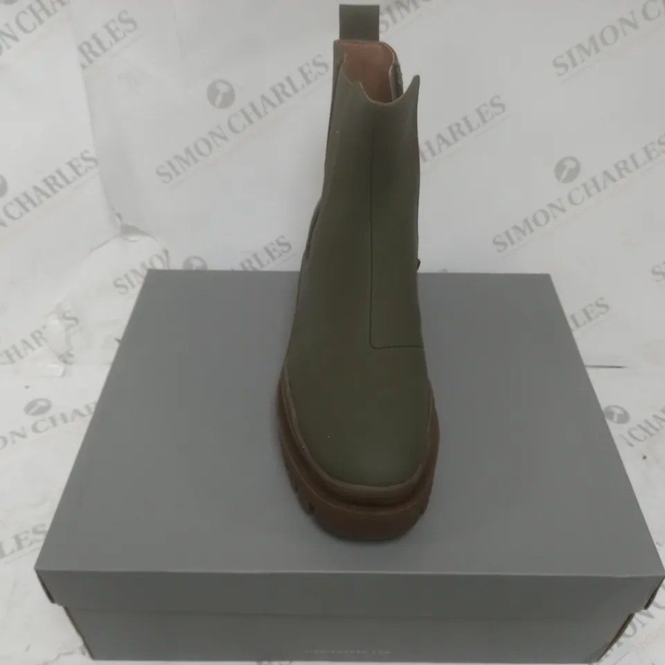 BOXED VOINIC KARSEN AMK BOOTS IN KHAKI - SIZE 7