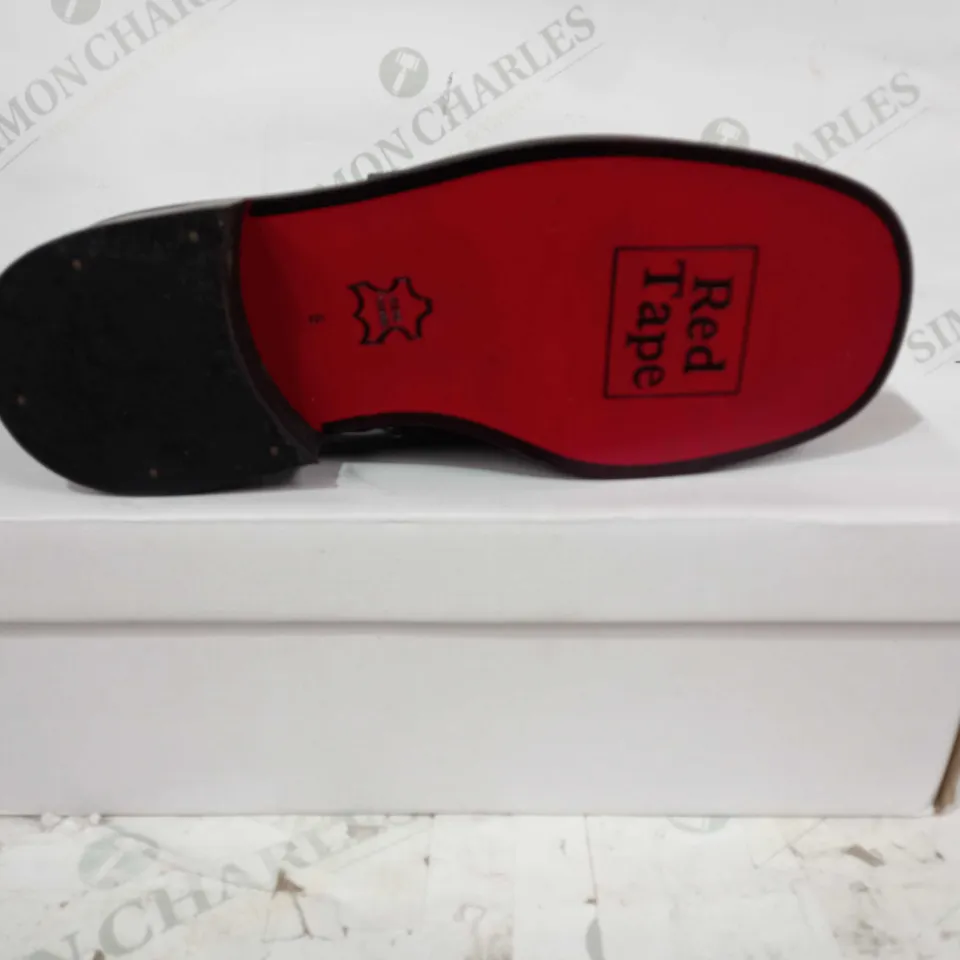BOXED PAIR OF RED TAPE FORMAL LEATHER SHOES IN BLACK UK SIZE 6
