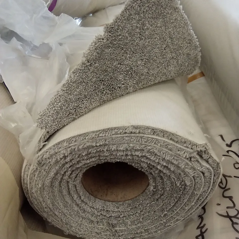ROLL OF QUALITY CRESCENT DISCO BALL CARPET // SIZE: APPROX 5 x 5.6m