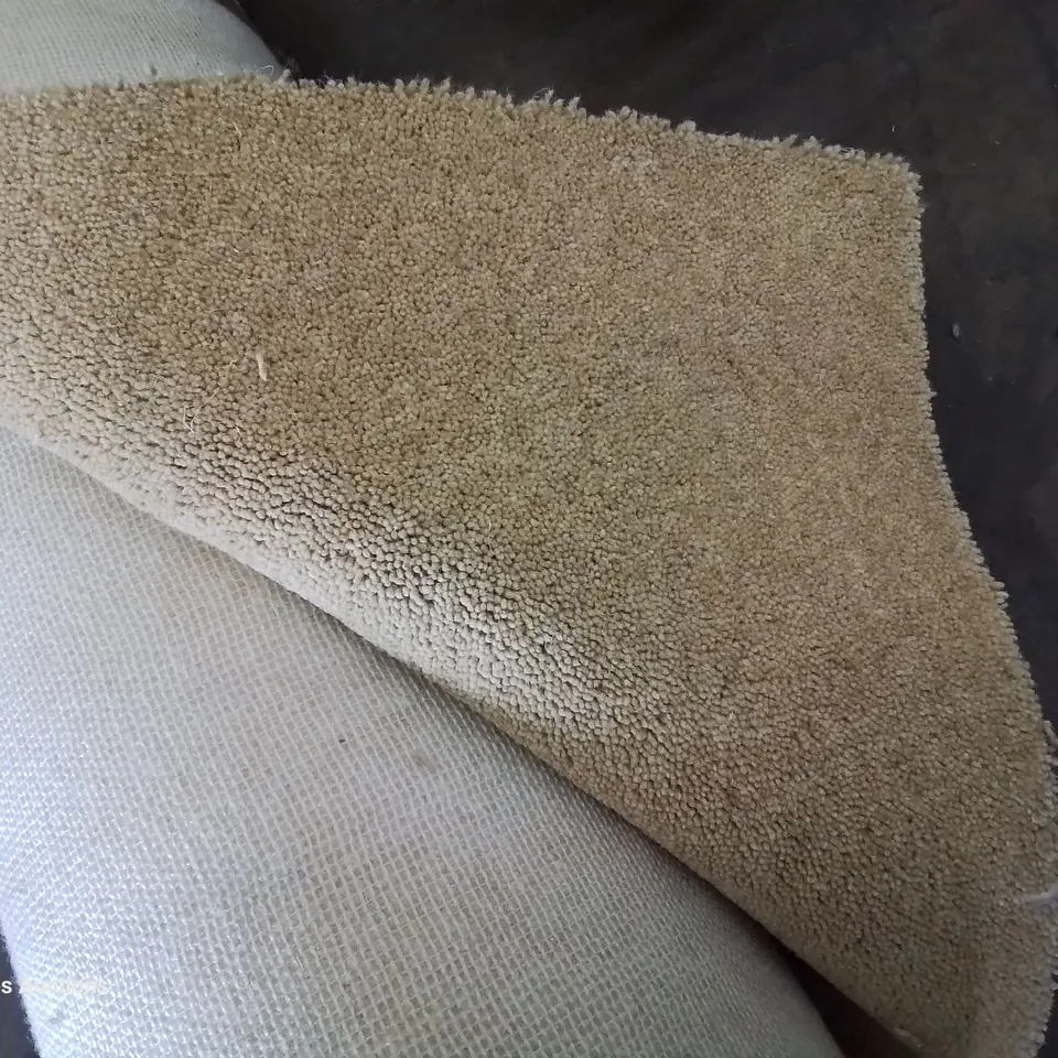 ROLL OF QUALITY ROSEDALE DAFFODIL VALLEY CARPET APPROXIMATELY 5M × 3.22M