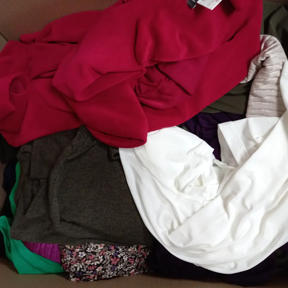 BOX OF APPROXIMATELY 20 ASSORTED ITEMS OF CLOTHING TO INCLUDE FRANK USHER, KIM & CO., ETC