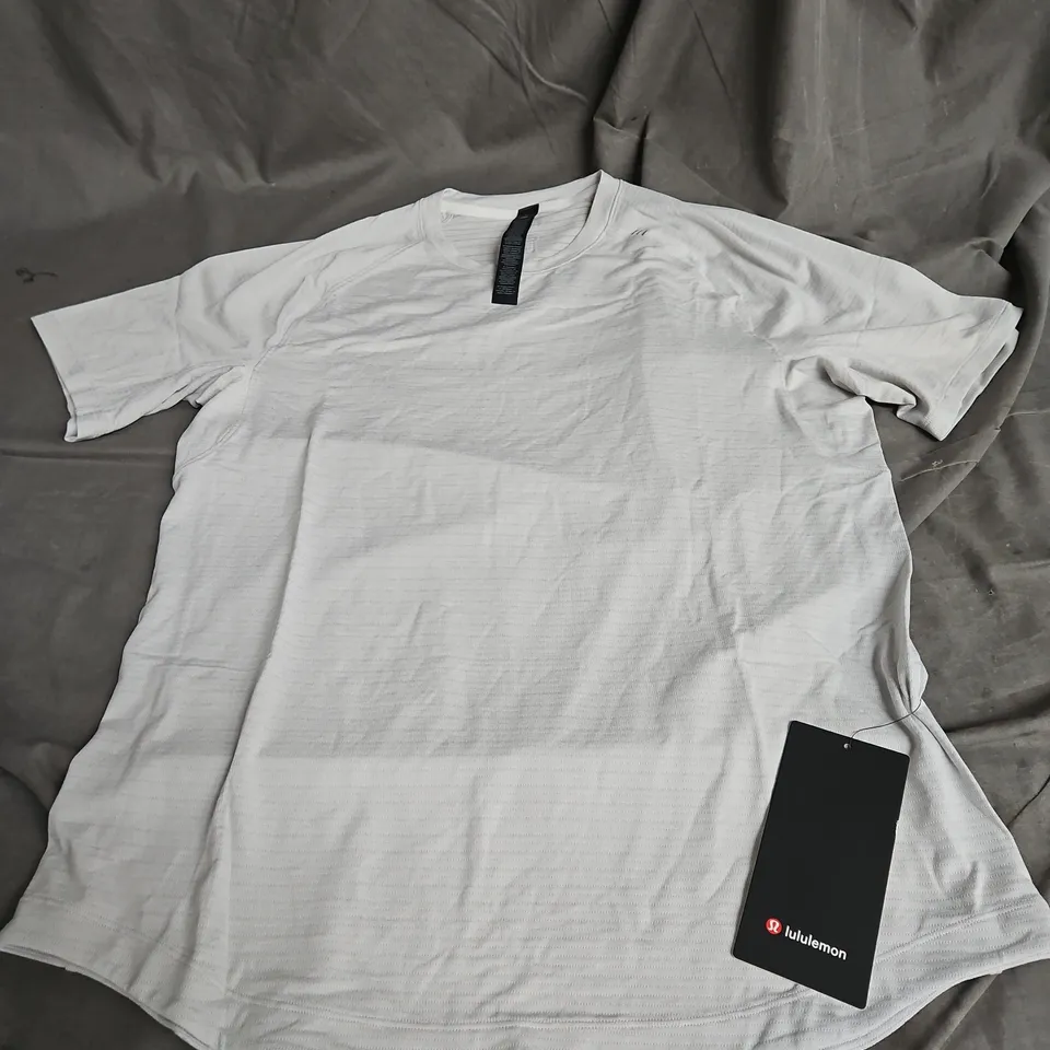 LULULEMON LICENSE TO TRAIN SHORT SLEEVE TOP IN VAPOUR SIZE M