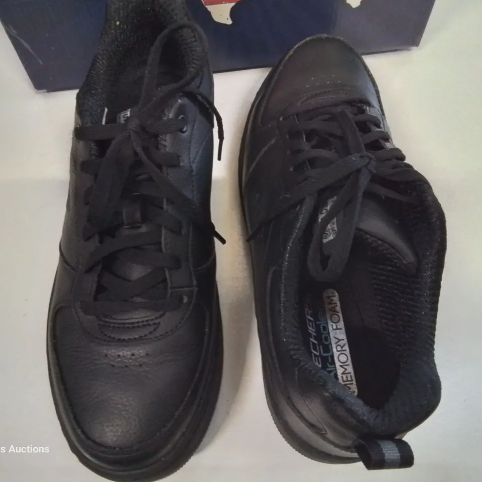 BOXED PAIR OF SKECHERS BKACK LEATHER TRAINERS - UK 7