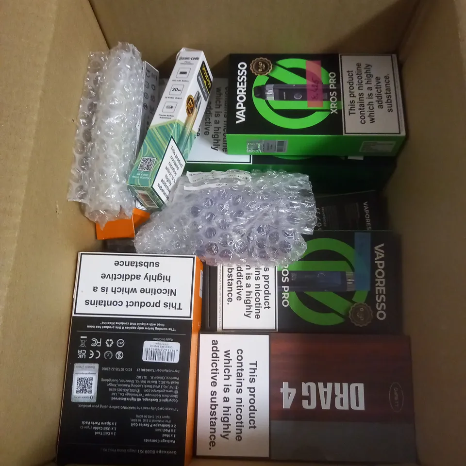 APPROXIMATELY 20 VAPES & E-CIGARETTES TO INCLUDE - VAPORESSO ARMOUR S - ASPIRE FLEXUS STICK - GEEKVAPE Z50 - ETC