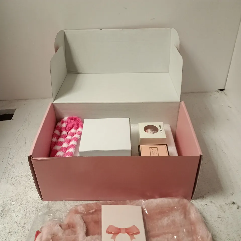 GIFT SET IN PINK FLORAL BOX – HEALTH & BEAUTY