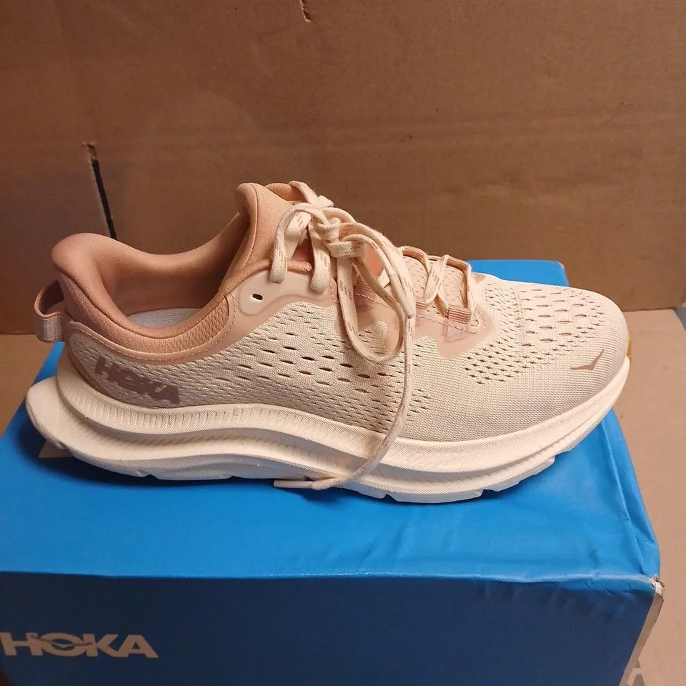 HOKA WOMEN'S RUNNING SHOES – PINK/BEIGE BOXED SIZE 5.5