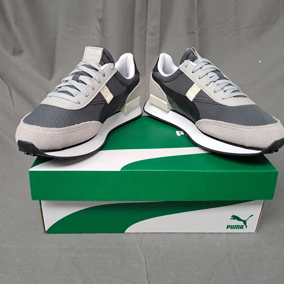 BOXED PAIR OF PUMA FUTURE RIDER PLAY ON JR SHOES IN BLACK/GREY UK SIZE 5