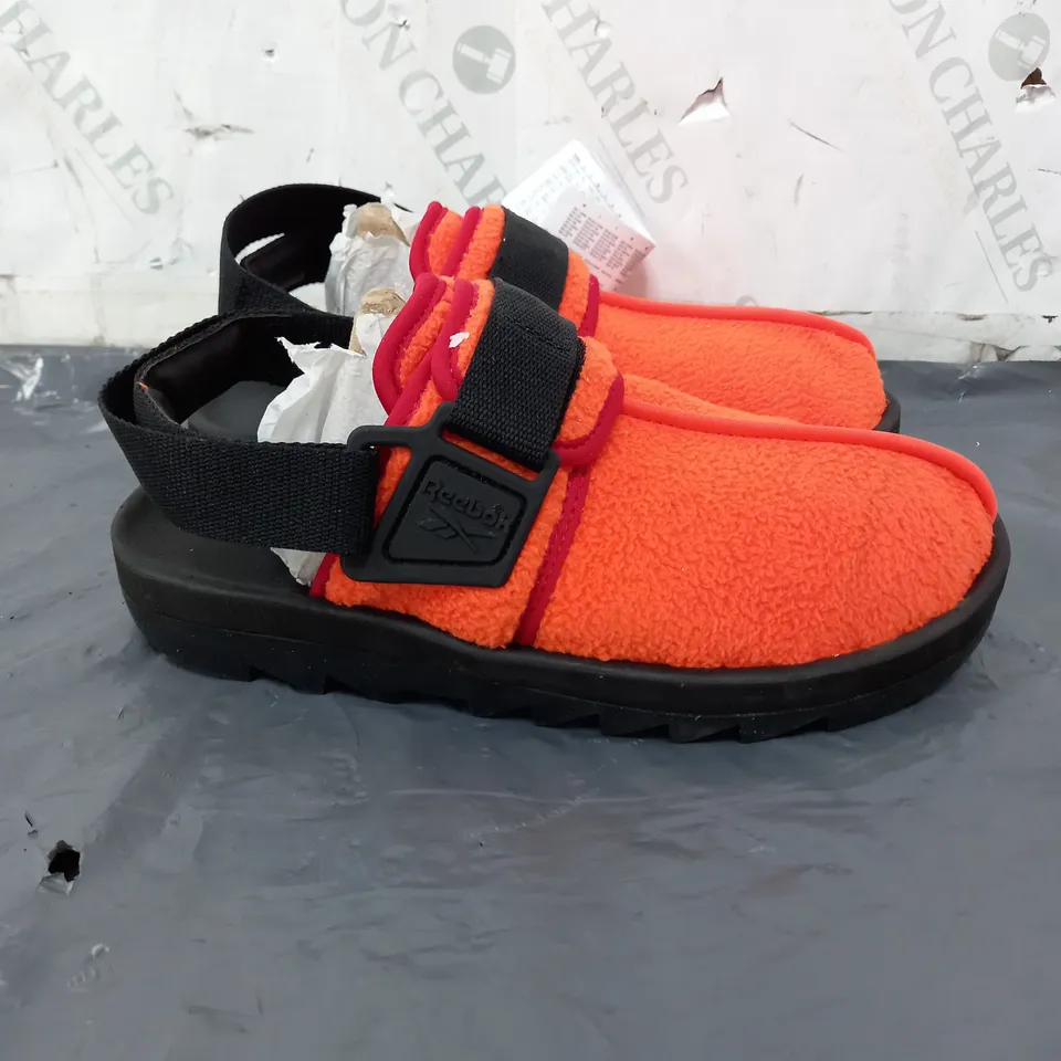 PAIR OF REEBOK BEATNIK SHOES IN ORANGE - 6