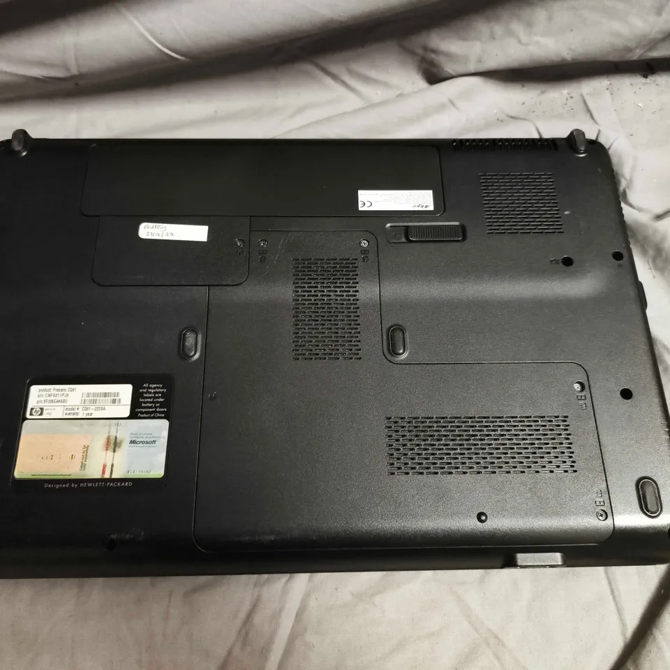 HP COMPAQ LAPTOP – BLACK, WINDOWS VISTA ERA STICKERS