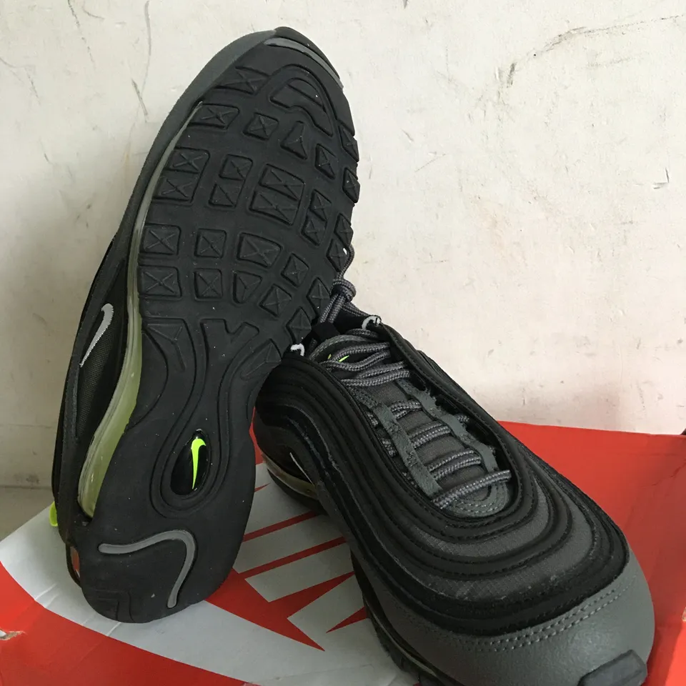 BOXED PAIR OF SIZE 7 NIKE AIR MAX 97 TRAINERS 