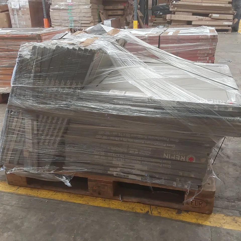 PALLET CONTAINING A LARGE QUANTITY OF BRAND NEW TILES