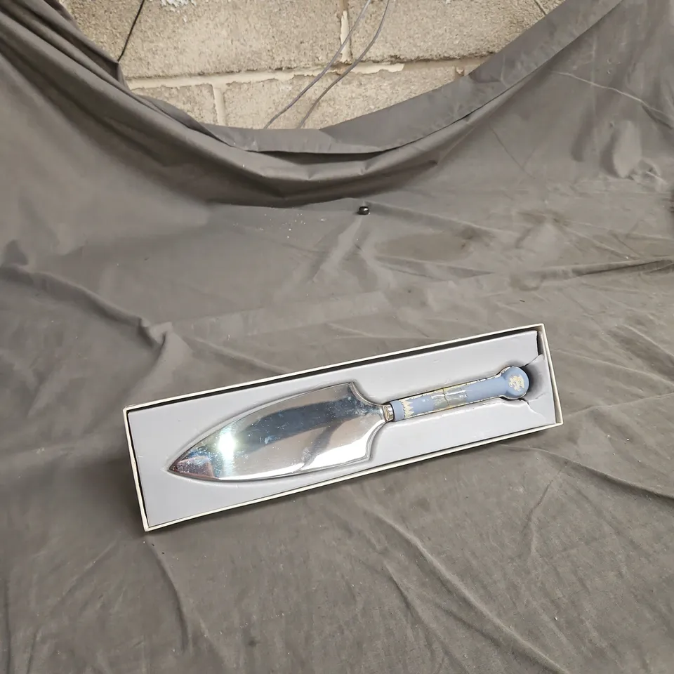 WEDGWOOD JASPER PALE BLUE CAKE KNIFE – BOXED