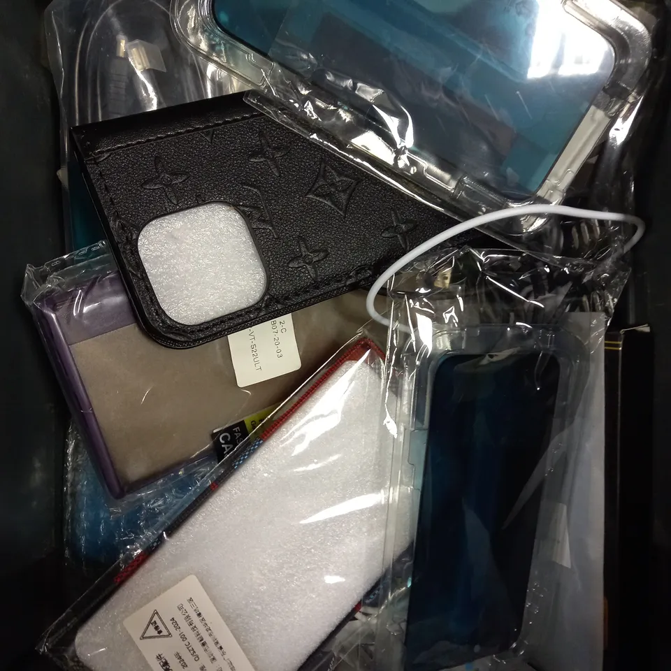 APPROXIMATELY 20 ASSORTED SMARTPHONE ACCESSORIES TO INCLUDE PROTECTIVE CASES, CHARGING CABLES, USB PLUGS ETC 