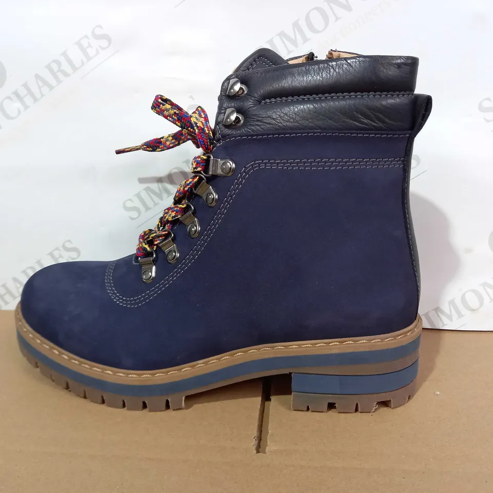 ADESSO RESISTANCE NAVY HIKING BOOTS - SIZE 7 UK