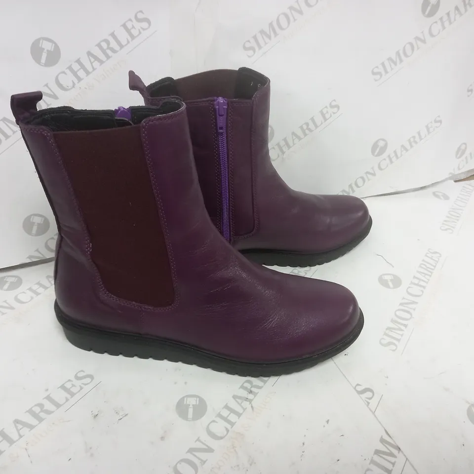 ADESSO TRUDY BOOT PLUM SIZE 7