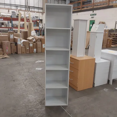WOODEN 5 TIER BOOKSHELF - WHITE