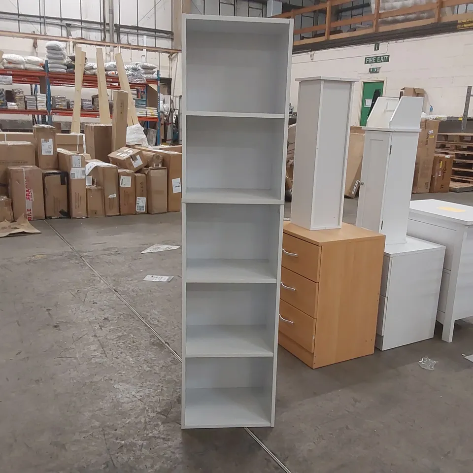 WOODEN 5 TIER BOOKSHELF - WHITE