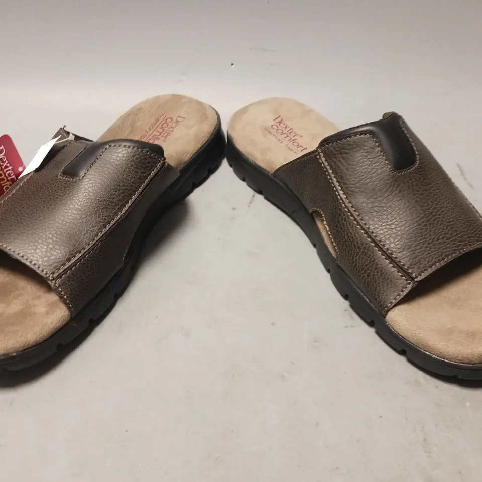 BOXED PAIR OF DEXTER COMFORT OPEN TOE SANDALS IN DARK BROWN SIZE 13