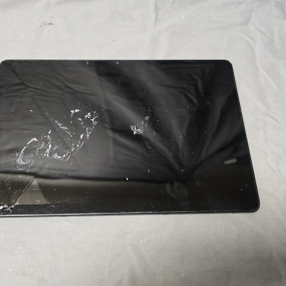 SAMSUNG TABLET DEVICE – BLACK, CRACKED SCREEN 
