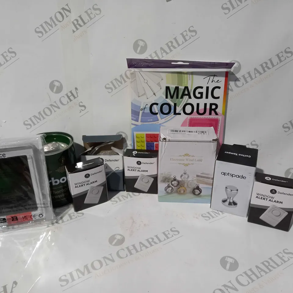 APPROXIMATELY 20 ASSORTED HOUSEHOLD ITEMS TO INCLUDE WINDOW ALERT ALARM, ELECTRONIC WIND LAMP, WAX THORNPROOF DRESSING, ETC