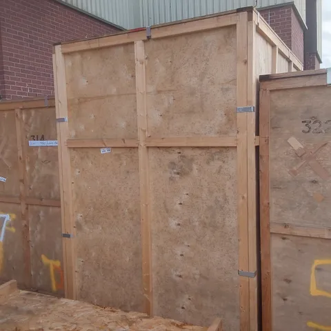 EMPTY WOODEN SHIPPING CRATE - APPROXIMATELY 2.2 x 2.3 x 1.55m