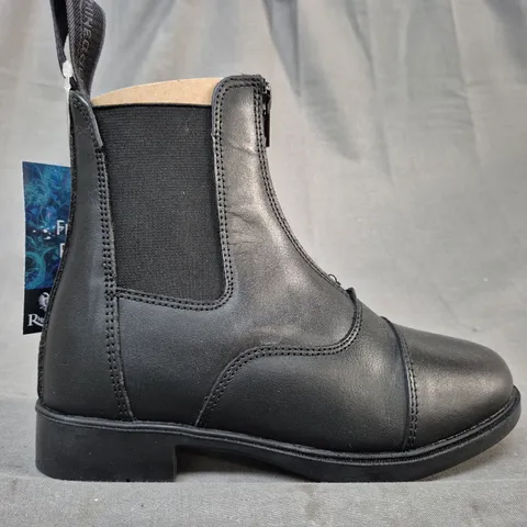 BOXED PAIR OF RHINEGOLD BOSTON FRONT ZIP PADDOCK BOOTS IN BLACK SIZE 13C