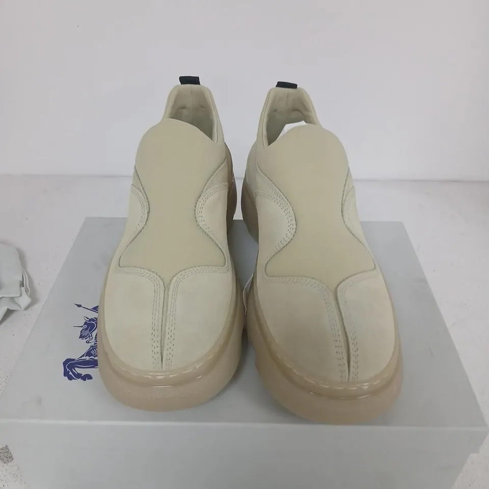 BURBERRY LEATHER TRAINER – BEIGE, UK 12 (EUR 46)