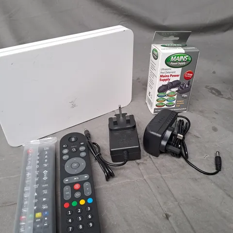 APPROXIMATELY 15 ASSORTED ELECTRICAL PRODUCTS & ACCESSORIES TO INCLUDE REPLACEMENT REMOTES, ROUTERS, POWER SUPPLIES ETC 
