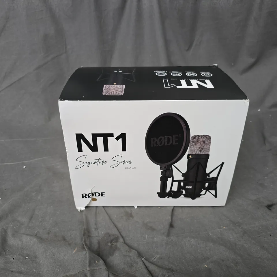 RØDE NT1 SIGNATURE SERIES BLACK MICROPHONE – BOXED WITH SM6 SHOCK MOUNT & POP FILTER