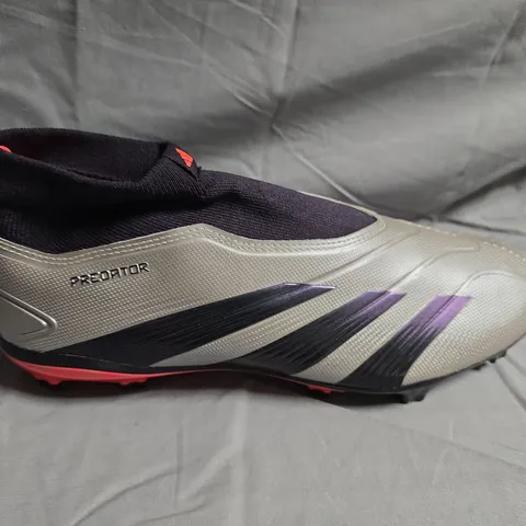 UNBOXED PAIR OF ADIDAS PREDATOR LEAGUE FOOTBALL BOOTS - UK SIZE 9.5