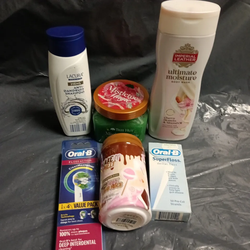 APPROXIMATELY 15 ASSORTED HEALTH & BEAUTY PRODUCTS TO INCLUDE BODY WASH, TREE HUT SCRUB, ANTI-DANDRUFF SHAMPOO ETC 