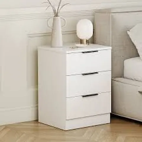 BOXED VIDA TREGA 3 DRAWER BEDSIDE CHEST - WHITE (1 BOX)