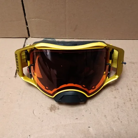OAKLEY AIRBRAKE MX GOGGLES – BOXED