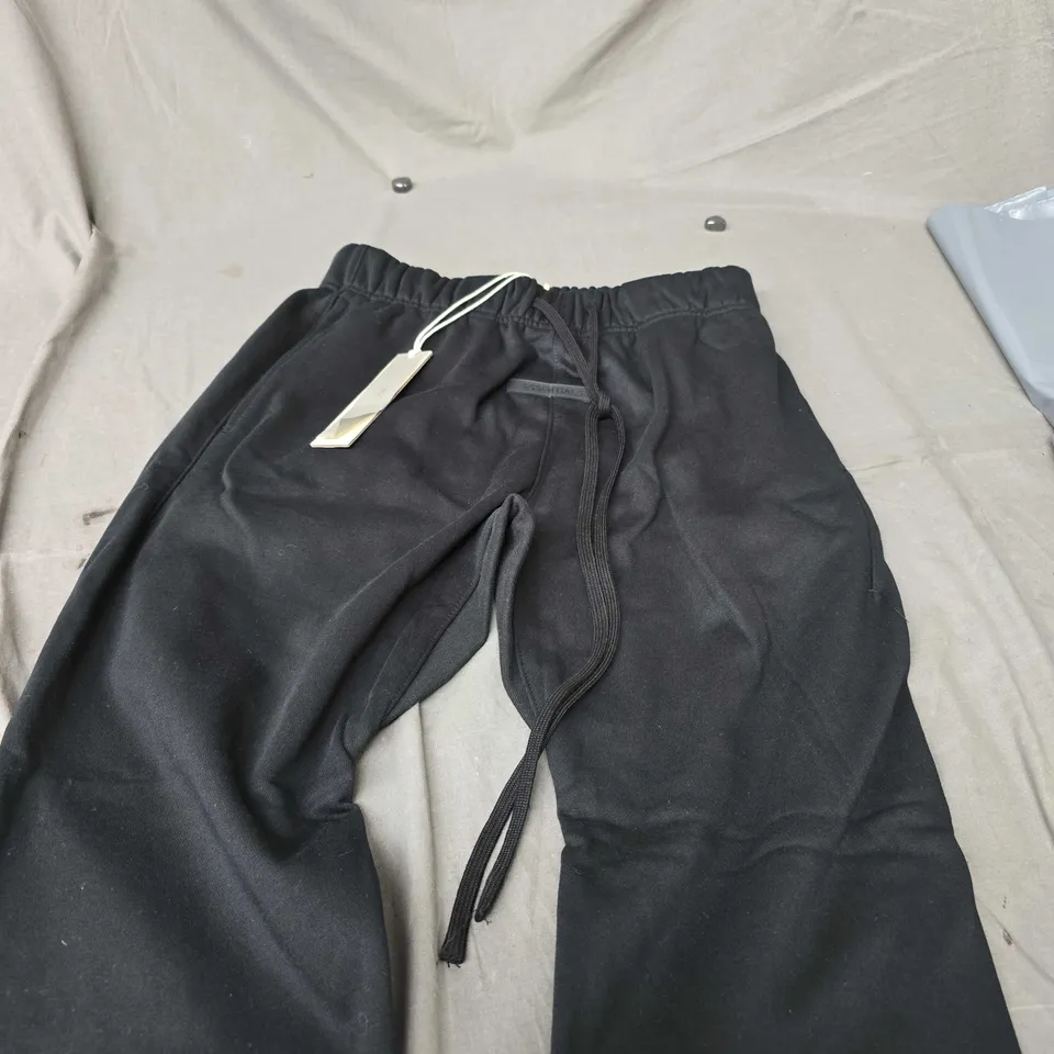 ESSENTIALS BLACK SWEATPANTS - S