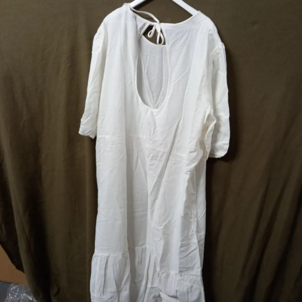 BOOHOO PLUS OPEN BACK PUFF SLEEVE MIDAXI SMOCK DRESS - WHITE - UK 22