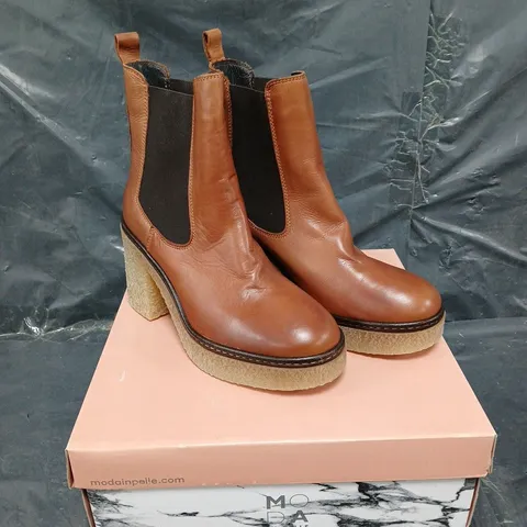 BOXED PAIR OF MODA IN PELLE BREEANNA TAN LEATHER BOOTS - 6