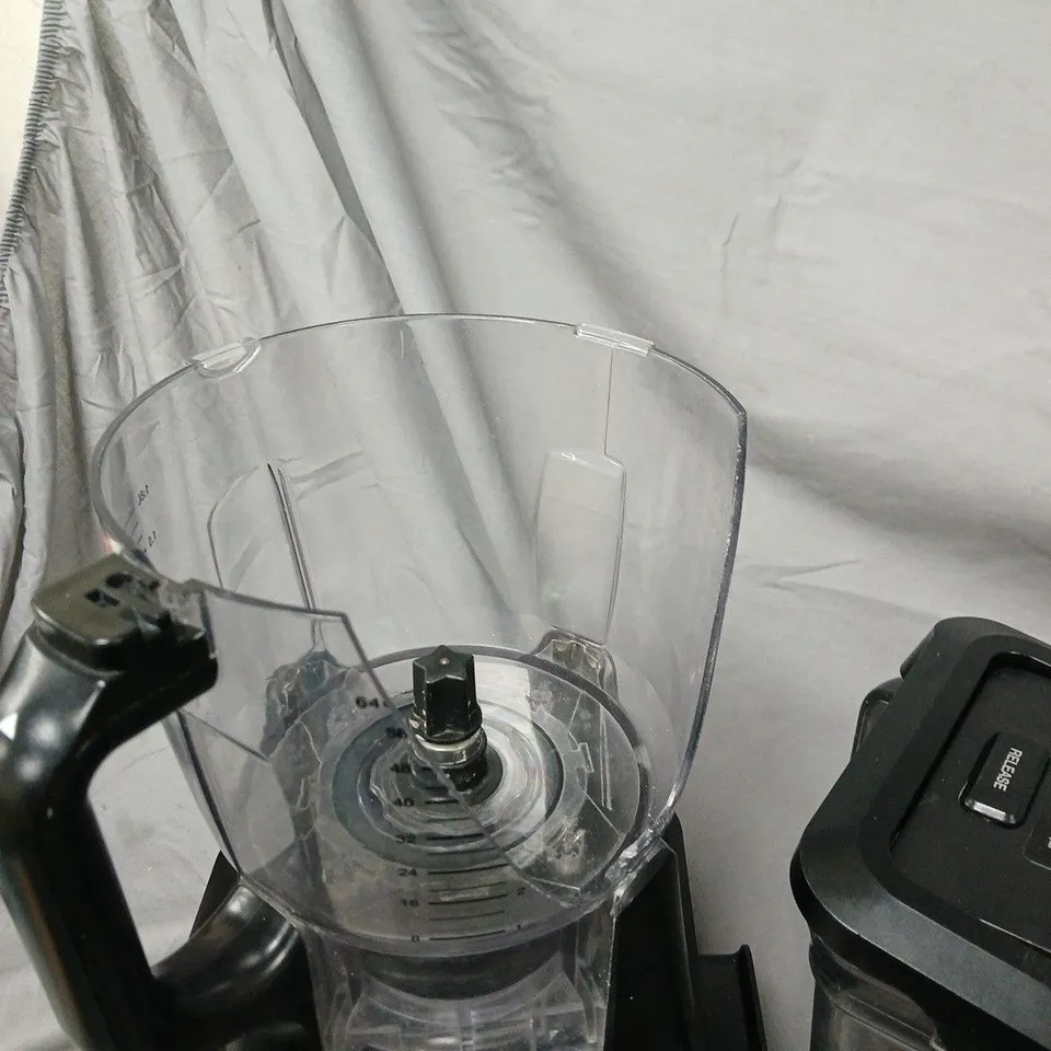 BLENDER WITH ATTACHMENTS