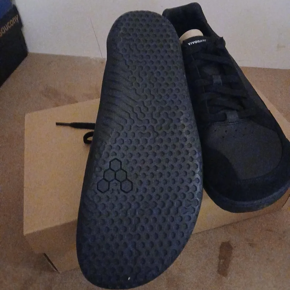 VIVOBAREFOOT GOBI II SNEAKER – PREMIUM LEATHER, OBSIDIAN, UK 10