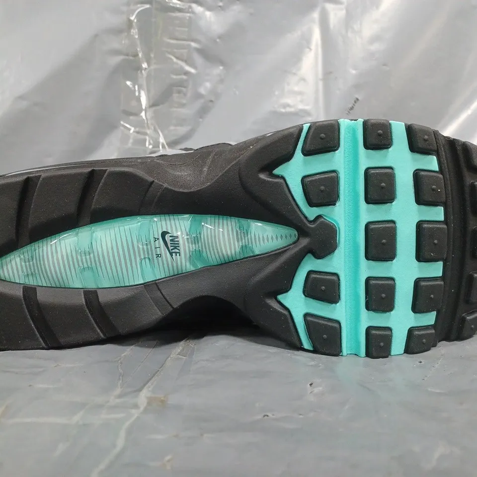 PAIR OF NIKE AIR MAX SHOES IN BLACK/GREY/CYAN SIZE UK 8.5