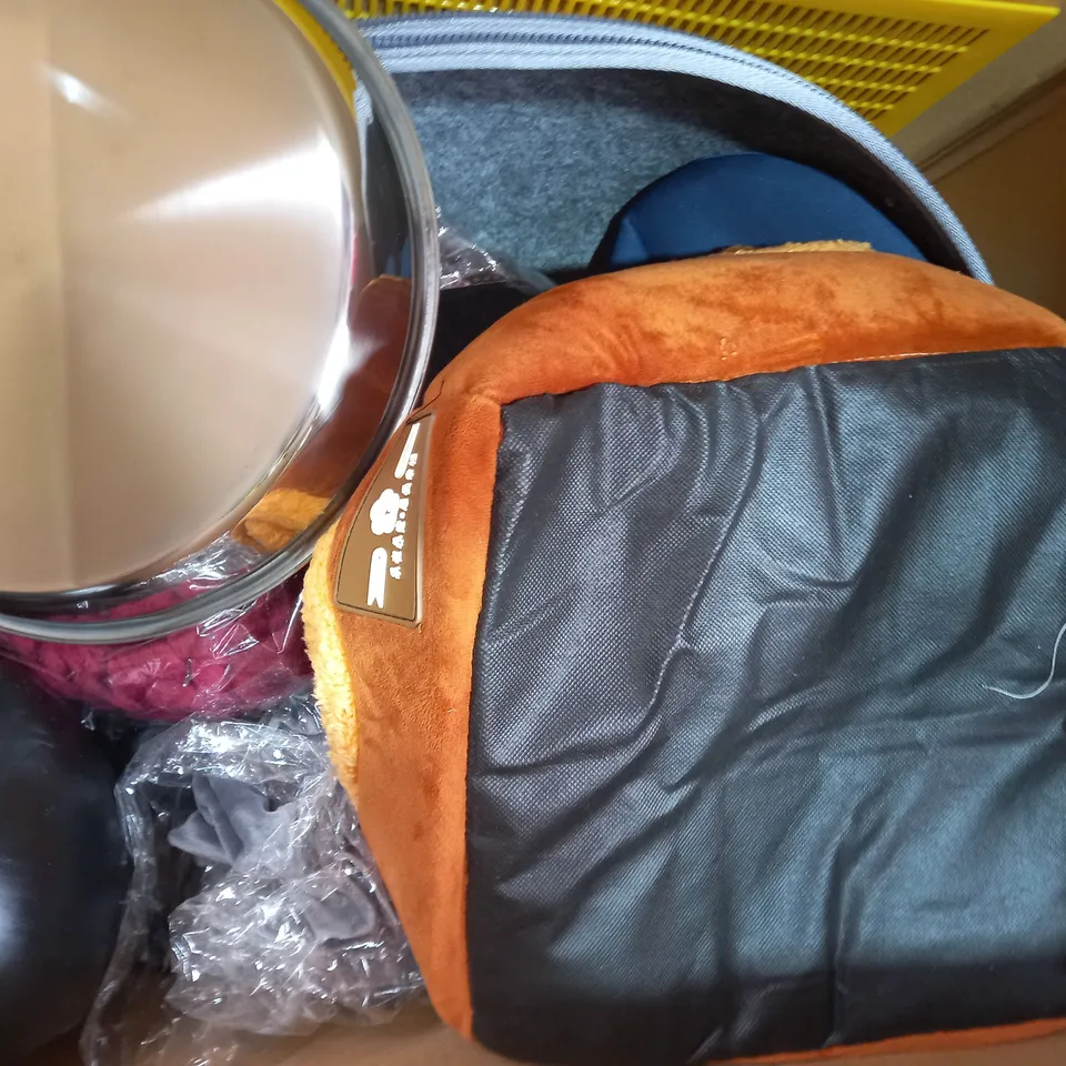 BOX OF APPROXIATELY 15 ASSORTED HOUSEHOLD ITEMS TO INCLUDE CASTOR OIL PACKING FABRIC, DYLON ULTIMATE ACTION PADS, ETC